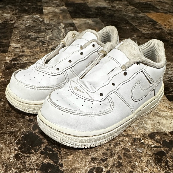 Toddler size 8 Air Force 1 - Picture 3 of 4
